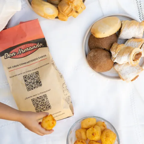 Bolsa Don Armando con panes y chipá