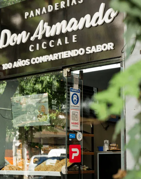 Fachada y local Don Armando Ciccale